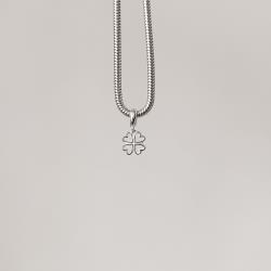 Berloque pingente trevo vazado 8mm