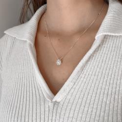 Colar flor miolo zircônia 12mm 45cm