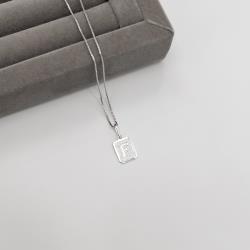 Colar pingente placa letra F 12mm 45cm