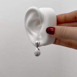 Brinco base gota com pingente 27mm