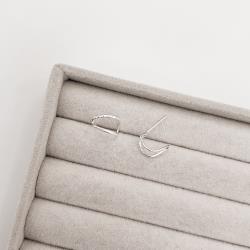 Brinco meia argola vazada riscada 11mm tarraxa