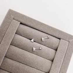 Piercing haste triângulo cravejado 5mm