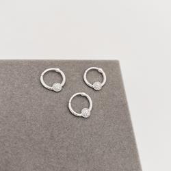 Piercing argola torcida trava com bola cravejada 13mm orelha esquerda