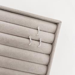 Piercing haste vírgula cravejada 14mm orelha esquerda