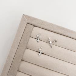 Piercing haste hera cravejada 15mm orelha direita