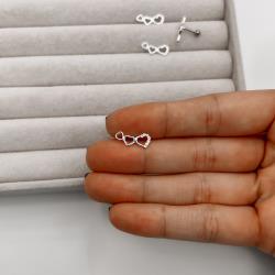 Piercing haste 3 corações vazados detalhe cravejado direito