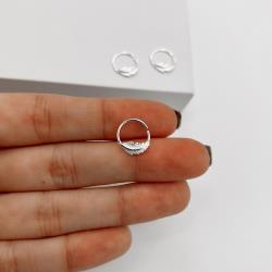 Piercing argola com pena 11mm orelha esquerda