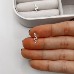 Piercing haste cobra desenhada com zircônia verde 12mm orelha direita