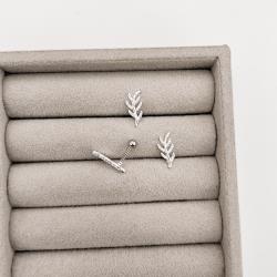 Piercing haste hera cravejada 13mm orelha direita