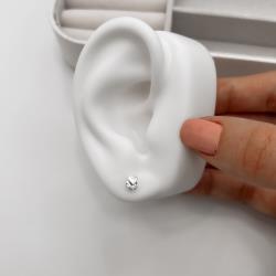 Brinco coração com zircônia redonda 5mm