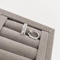 Argola oval 2 fios com zircônias 18mm tarraxa