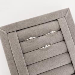 Anel triângulo com zircônia 