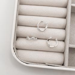 Piercing fake argola zigzag cravejado