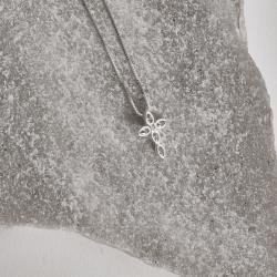 Colar pingente cruz com zircônias 14mm 45cm