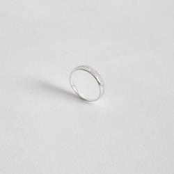 Anel meia aliança larga com duplo cravejado