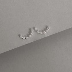 Brinco curva com zircônias 15mm