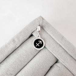 Berloque pingente medalha signo Sagitário resina 11mm