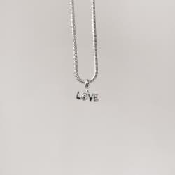 Berloque pingente love desenhado 15mm