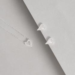 Conjunto brinco e colar coração madrepérola com cravejado 11mm corrente cadeado 45+5cm