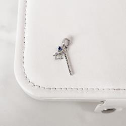 Berloque pingente placa Arquitetura com símbolo e zircônia azul envelhecido