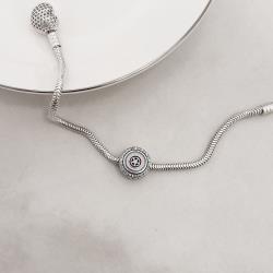 Berloque separador escudo Capitão América com cravejado resina 12mm envelhecido