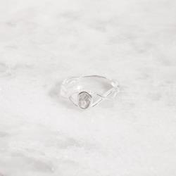 Anel zircônia oval detalhe trançado