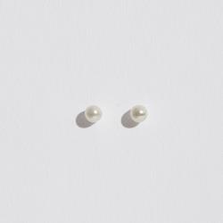 Brinco infantil pérola 4mm tarraxa baby
