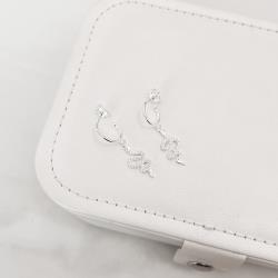 Argola 10mm pingente cobra cravejada