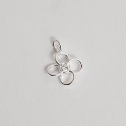Pingente trevo vazado detalhe zircônia 13mm