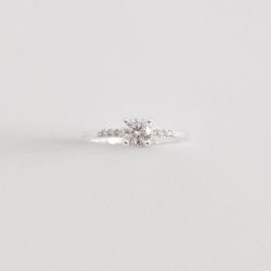 Anel solitário moissanite 5mm com cravejado embutido