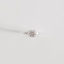 Anel solitário moissanite 6mm com cravejado lateral