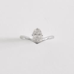 Anel v solitário moissanite oval 5x7mm