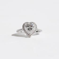 Anel moissanite coração 8mm com cravejado