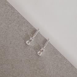 Brinco palito cravejado 11mm com pingente zircônia retangular
