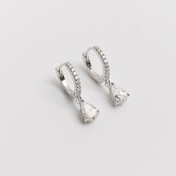 Argola click cravejada de moissanites 13mm com pingente gota ródio