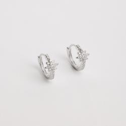 Argola click estrela 8 pontas cravejada 13mm