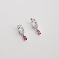 Argola click cravejada 11mm pingente zircônia oval rubi