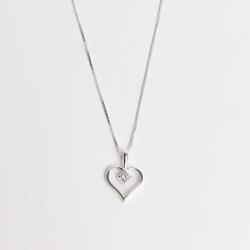 Colar pingente coração vazado 13mm detalhe zircônia 45cm