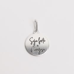 Pingente medalha seja forte e corajosa resina 15mm