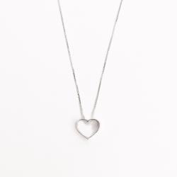 Colar coração vazado escrito amor resina 11mm 45cm
