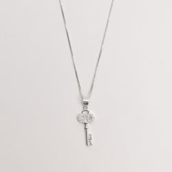Colar pingente chave cravejada escrito love 21mm 45cm