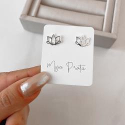 Brinco flor de lótus vazada 9mm