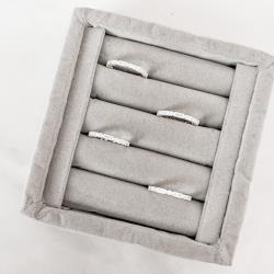 Anel zircônias retangular e redonda