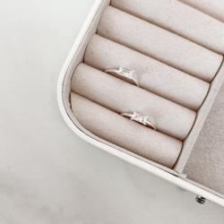 Anel solitário zircônia retangular caixa alta