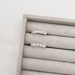 Anel mini medalhas trevos vazados