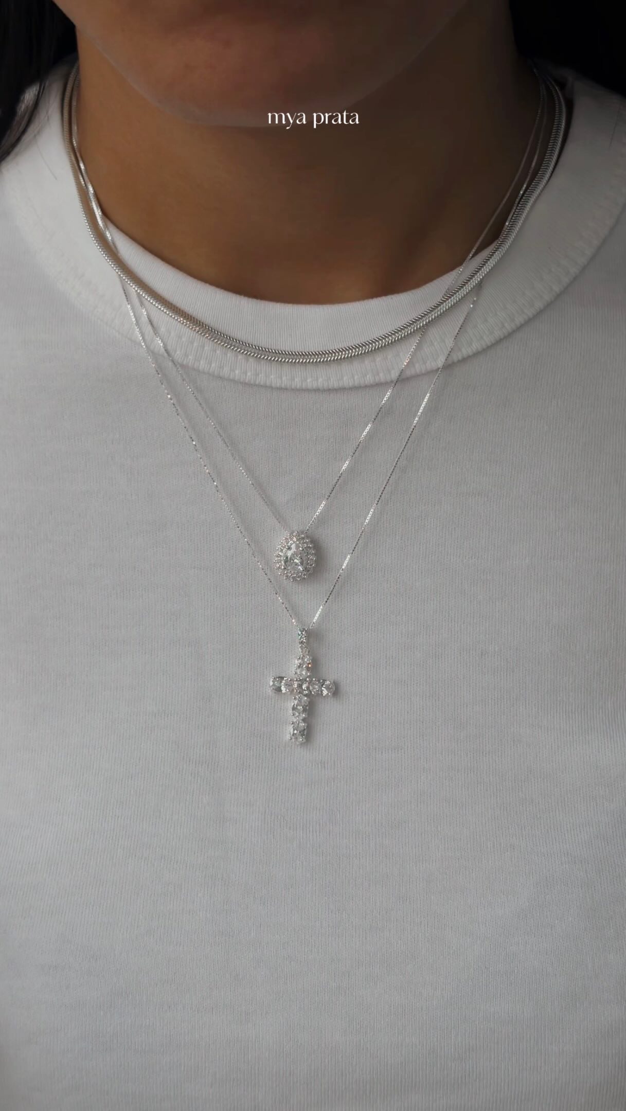 Apenas o poder do mix de joias para transformar qualquer look básico 💫🤍🤩

Você também ama essa mágica? 

▫️ Joias em Prata 925 💍 
Compre Online ▫️ www.myaprata.com/nossos-canais 
Visite nossa loja ▫️ Rua 16 de março, 343
